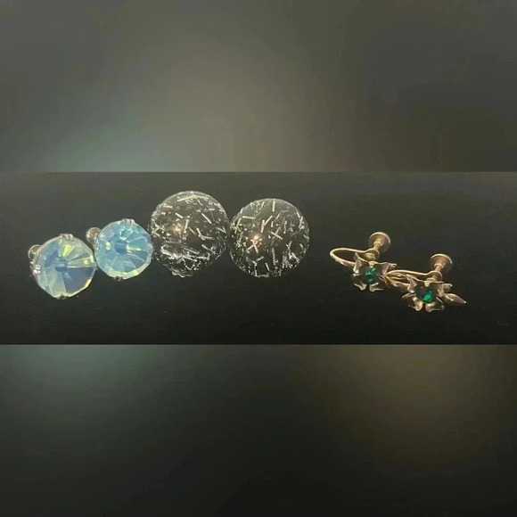 Three pairs of vintage earrings. One clip and two screw back - Picture 1 of 5